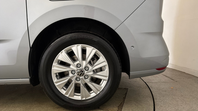 Volkswagen Multivan 1.5 TSI eHybrid Life 5dr 4MOTION DSG Estate - Image 5